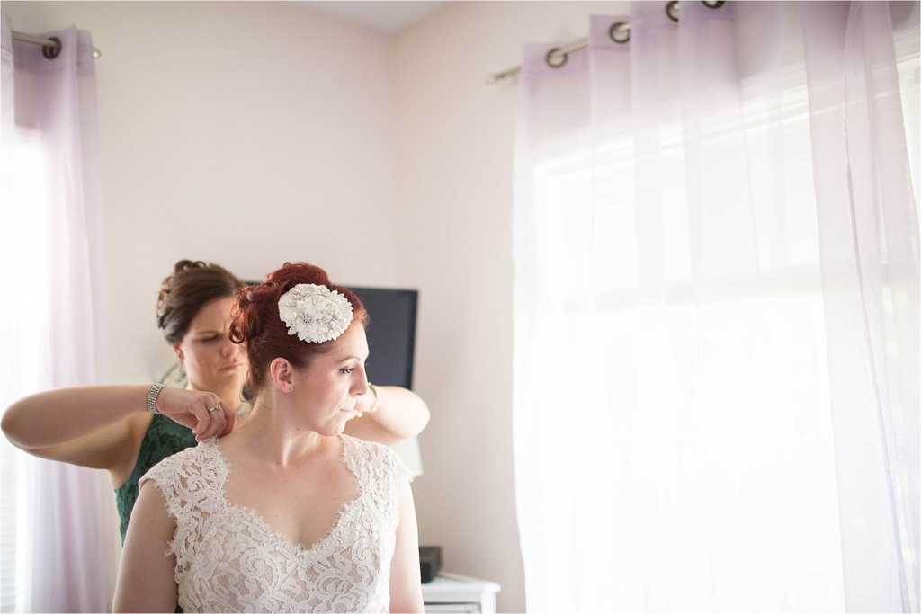 Maine Bride preparing for her wedding photgoraphy maine